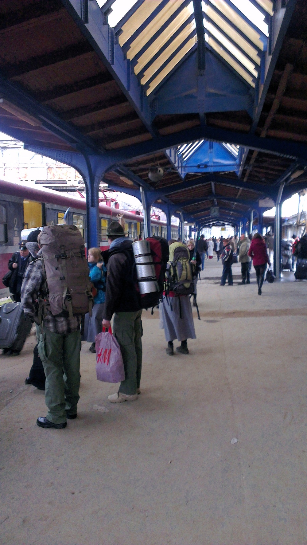 A large crowd on the station platform